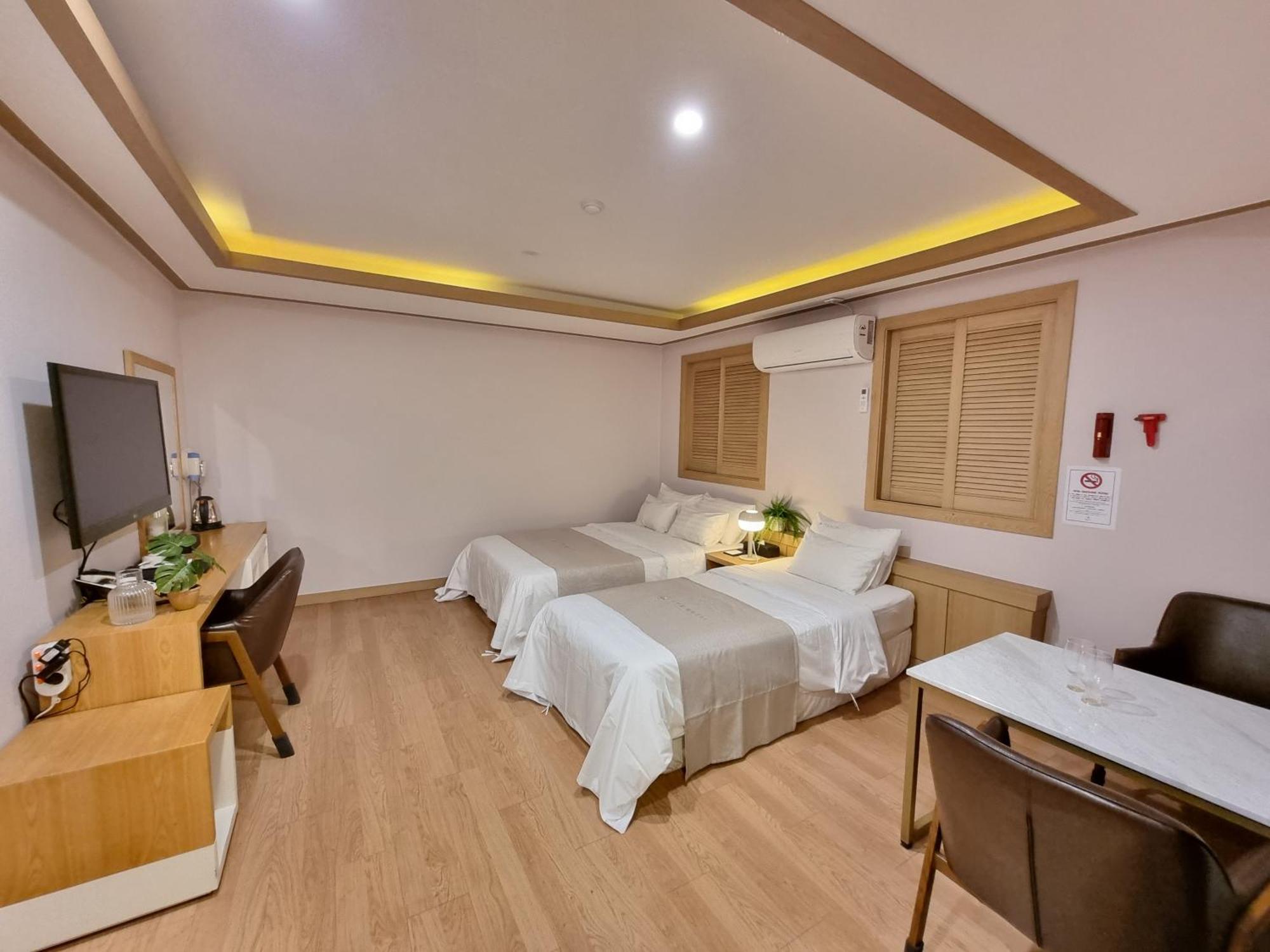 Lex Tourist Hotel 2*