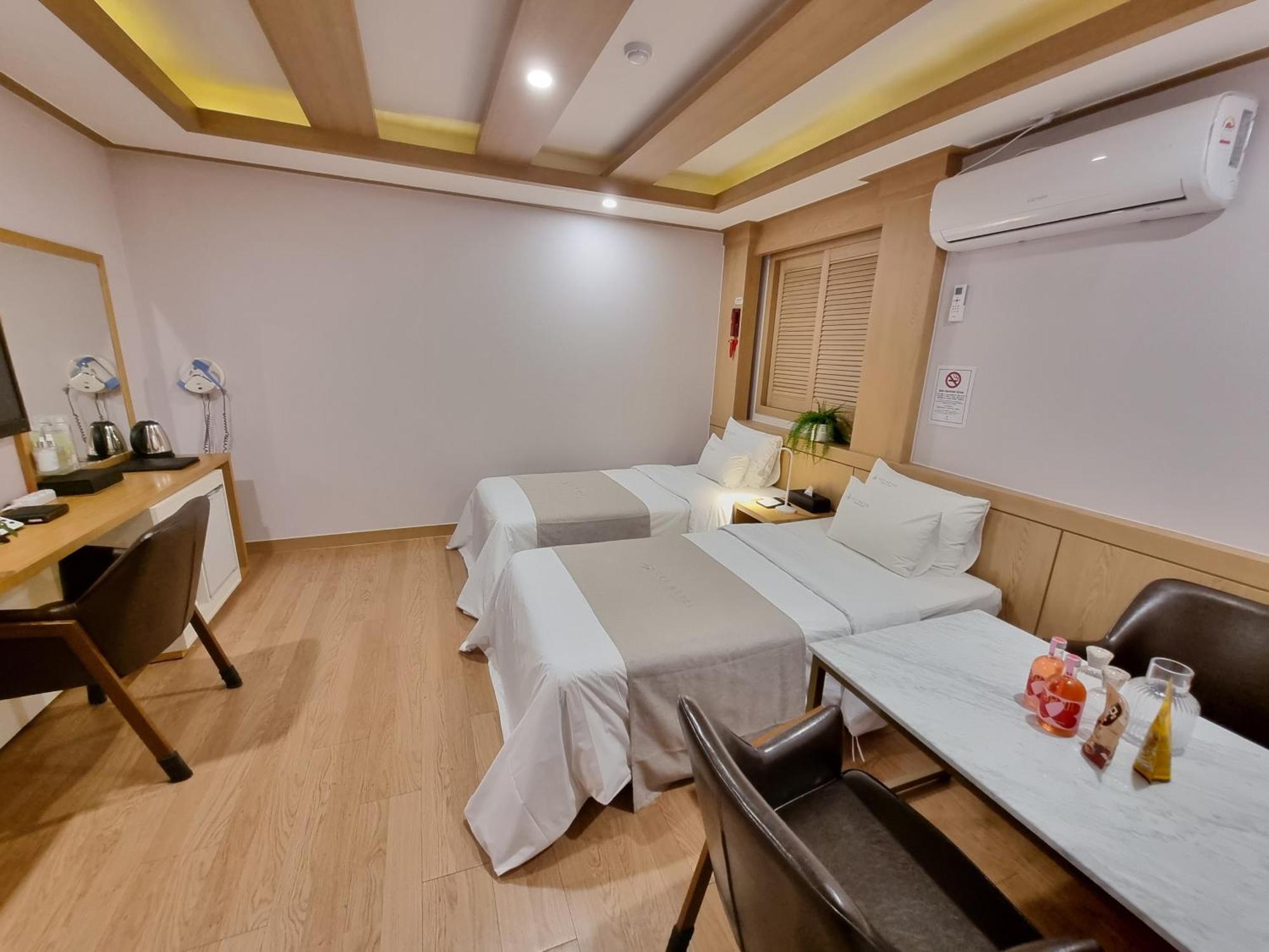 Lex Tourist Hotel 2*